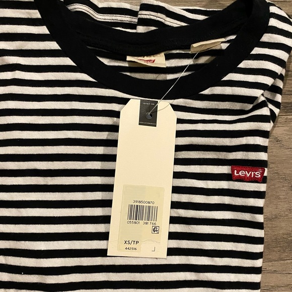 Levi’s Tee - Picture 3 of 3